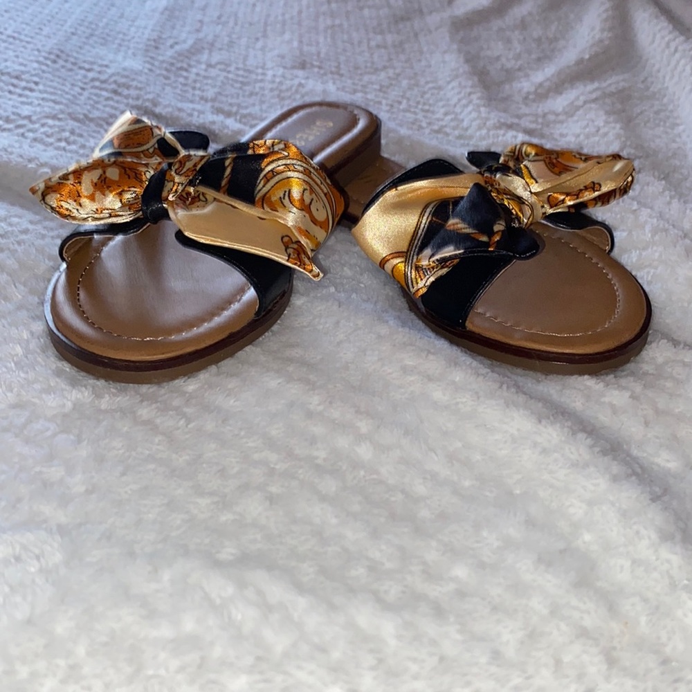 Bow sandals